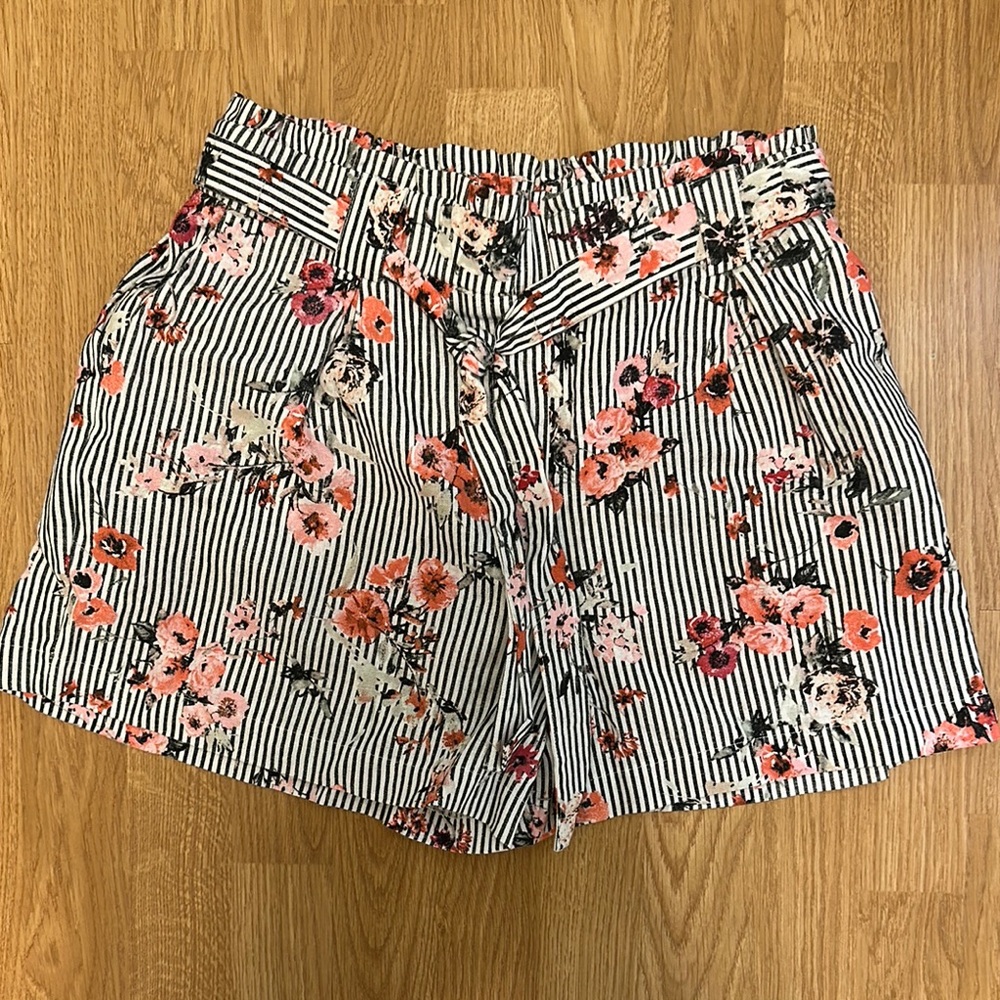 Beautiful- Floral Striped Women's Shorts (NEVER WORN)